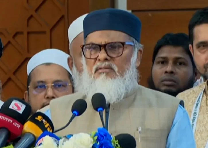 হজ ওমরা নিয়ে আমার মন্ত্রণালয়ের কোনো কর্মকর্তা যদি এক টাকাও ঘুষ খেলে ফাঁসিতে ঝোলাব: ধর্ম উপদেষ্টা